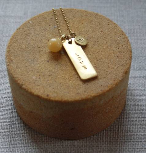 Kugelkette mit Yellow-Aventurin und Liebesanhänger von Sence Copenhagen