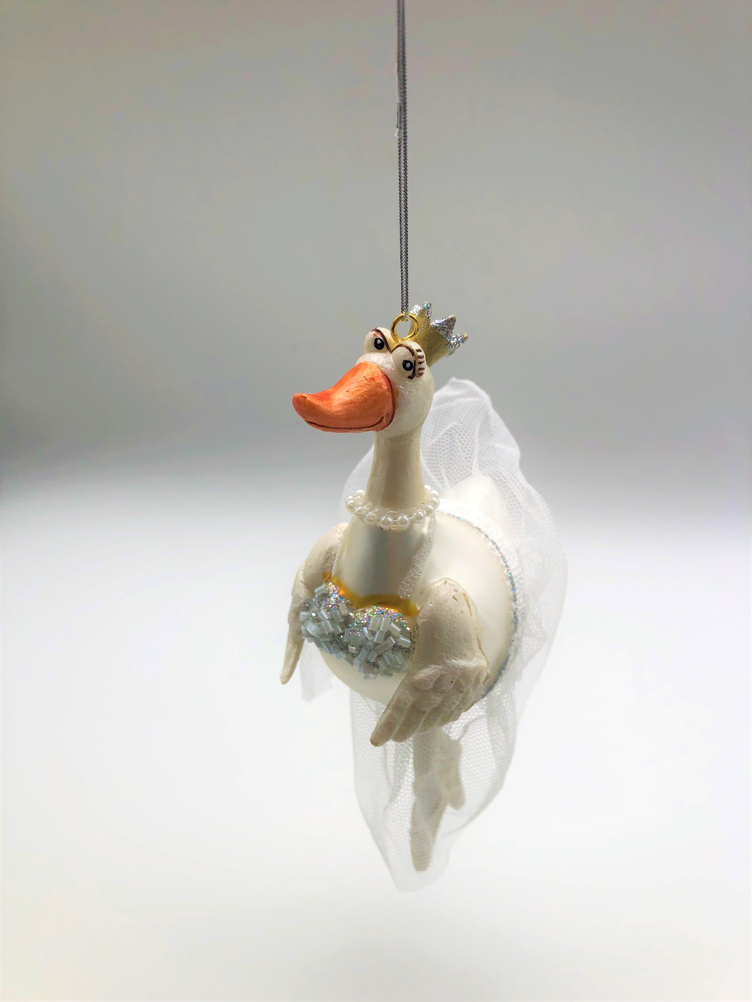 Ente aus Glas im Kleid zum Hängen