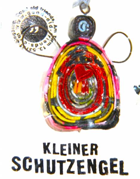 Schutzengel aus aufgerolltem Magazin-Papier