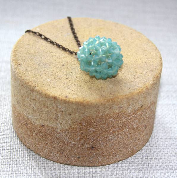 Swarowski-Kugel an Kette, Kalkmint