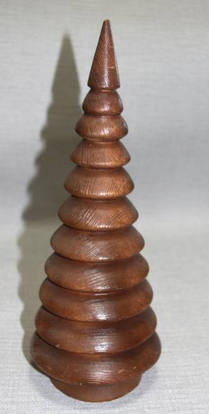 Tannenbaum in Holzoptik, dunkelbraun, große Rillen, von Jolipa Mod. 6418